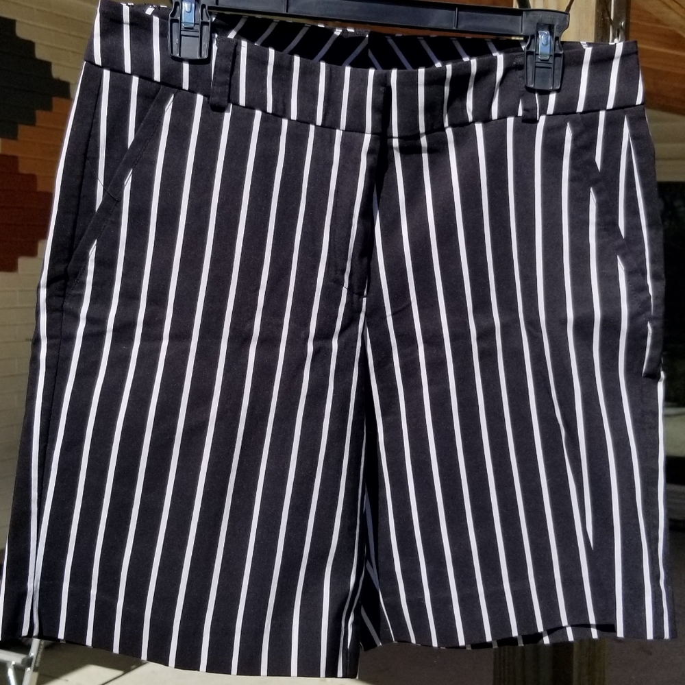 New Directions Black and White Striped Shorts Size 8
